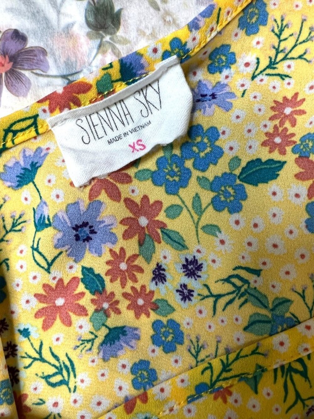 Sienna Sky Women’s Yellow Floral Cold Shoulder Wrap Dress With Tie XS - Picture 4 of 5
